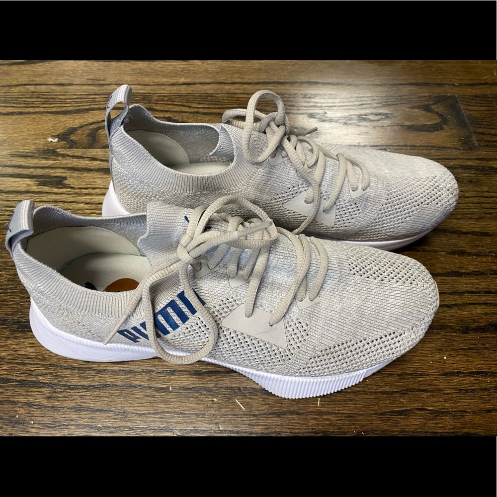 Women’s Puma Soft Foam Shoes, Size 8 👟